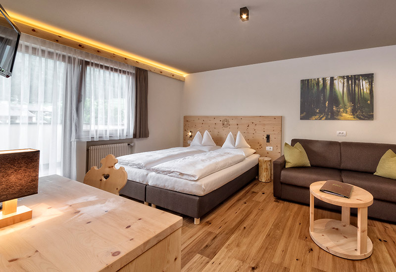 Camera doppia Cirmolo - salotto